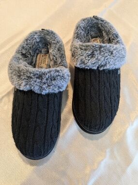 BOBS from Skechers Gray Plush Faux Fur Slippers Size 6